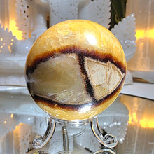 Lade das Bild in den Galerie-Viewer, Drachenstein Septarie Kugel mit Stand
