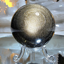 Lade das Bild in den Galerie-Viewer, Obsidian Kugel mit goldenem Flash
