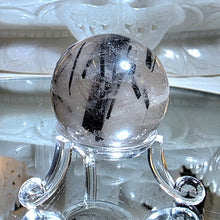 Lade das Bild in den Galerie-Viewer, Turmalinquarz Kugel (stärkster Schutzstein)
