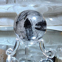 Lade das Bild in den Galerie-Viewer, Turmalinquarz Kugel (stärkster Schutzstein)

