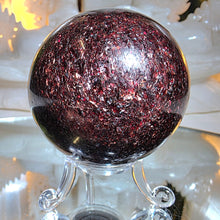 Lade das Bild in den Galerie-Viewer, High Quality Erdbeerquarz Kugel
