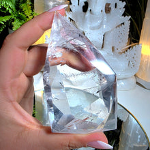 Lade das Bild in den Galerie-Viewer, Bergkristall Freeform
