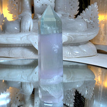 Lade das Bild in den Galerie-Viewer, Lavendel Fluorit Turm
