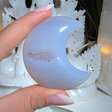 Lade das Bild in den Galerie-Viewer, Achat Mond mit Druzy

