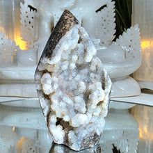 Lade das Bild in den Galerie-Viewer, Chalcedon Spitze
