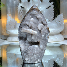 Lade das Bild in den Galerie-Viewer, Chalcedon Spitze
