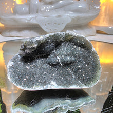 Lade das Bild in den Galerie-Viewer, Prasiolith Cluster
