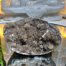 Lade das Bild in den Galerie-Viewer, Regenbogen Amethyst Cluster
