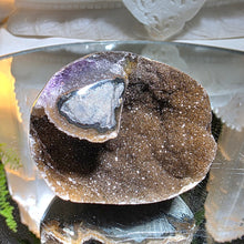 Lade das Bild in den Galerie-Viewer, Regenbogen Amethyst Cluster
