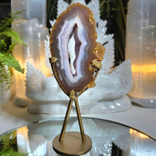 Lade das Bild in den Galerie-Viewer, Achat mit Druzy auf Stand
