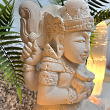 Lade das Bild in den Galerie-Viewer, XL Kalkstein Shiva (handgefertigt) - Gott der Transformation und Erneuerung
