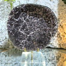 Lade das Bild in den Galerie-Viewer, Amethyst Stalaktit auf Stand
