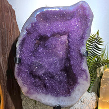 Lade das Bild in den Galerie-Viewer, XXL Einzigarte Amethyst Galaxy mit rotierbarem Stand
