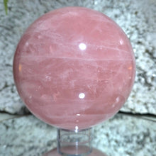 Lade das Bild in den Galerie-Viewer, XL Rosenquarz Kugel mit Stand

