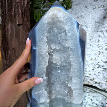 Lade das Bild in den Galerie-Viewer, Großer Achat Druzy Turm
