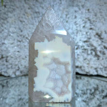 Lade das Bild in den Galerie-Viewer, Achat Druzy Turm
