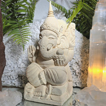 Lade das Bild in den Galerie-Viewer, XL Kalkstein Ganesha (handgefertigt) - Der Gott des Erfolgs &amp; Glücks
