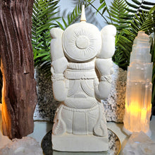 Lade das Bild in den Galerie-Viewer, XL Kalkstein Shiva (handgefertigt) - Gott der Transformation und Erneuerung
