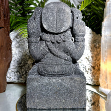 Lade das Bild in den Galerie-Viewer, XL Lavastein Ganesha (handgefertigt) - Der Gott des Erfolgs &amp; Glücks
