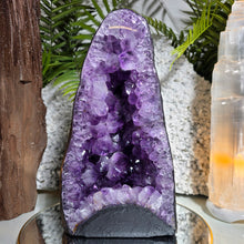 Lade das Bild in den Galerie-Viewer, Große Amethyst Kathedrale
