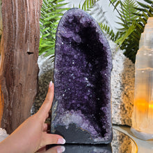 Lade das Bild in den Galerie-Viewer, Große Amethyst Kathedrale
