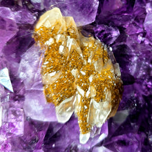 Lade das Bild in den Galerie-Viewer, XL Amethyst Kathedrale mit Calcit
