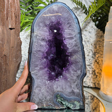 Lade das Bild in den Galerie-Viewer, Große Amethyst Kathedrale
