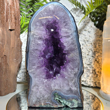 Lade das Bild in den Galerie-Viewer, Große Amethyst Kathedrale
