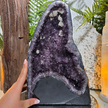 Lade das Bild in den Galerie-Viewer, Große Amethyst Kathedrale mit Calcit
