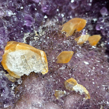 Lade das Bild in den Galerie-Viewer, B Ware XL Amethyst Kathedrale mit Calcit
