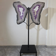 Lade das Bild in den Galerie-Viewer, XXL Amethyst Flügel Paar auf Stand
