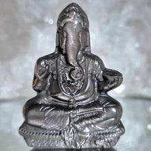 Lade das Bild in den Galerie-Viewer, Obsidian Ganesha mit silbernem Flash - Der Gott des Erfolgs &amp; Glücks

