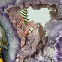Lade das Bild in den Galerie-Viewer, Einzigartiges Naturkunstwerk XXL Amethyst &amp; Pink Amethyst Portal auf Stand

