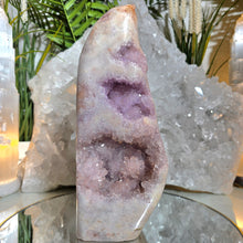 Lade das Bild in den Galerie-Viewer, XL Pink Amethyst Freeform
