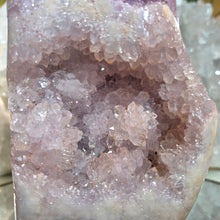 Lade das Bild in den Galerie-Viewer, XL Pink Amethyst Freeform

