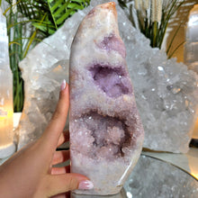 Lade das Bild in den Galerie-Viewer, XL Pink Amethyst Freeform
