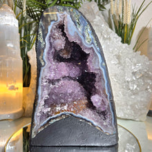 Lade das Bild in den Galerie-Viewer, Bunte Amethyst Achat Kathedrale
