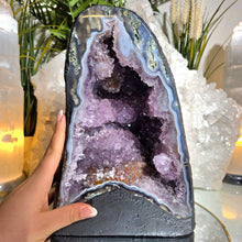 Lade das Bild in den Galerie-Viewer, Bunte Amethyst Achat Kathedrale
