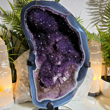 Lade das Bild in den Galerie-Viewer, XL Glitzertraum Amethyst &amp; Achat auf Stand
