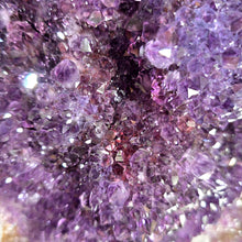 Lade das Bild in den Galerie-Viewer, XL Glitzertraum Amethyst &amp; Achat auf Stand
