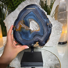 Lade das Bild in den Galerie-Viewer, Achat auf Stand
