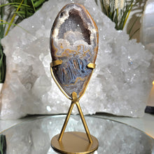 Lade das Bild in den Galerie-Viewer, Achat mit Druse auf Stand
