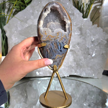 Lade das Bild in den Galerie-Viewer, Achat mit Druse auf Stand

