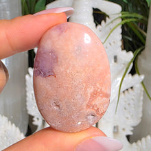 Lade das Bild in den Galerie-Viewer, Pink Amethyst mit Amethyst Taschenstein
