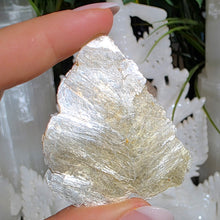Lade das Bild in den Galerie-Viewer, Golden Mica Rohstein
