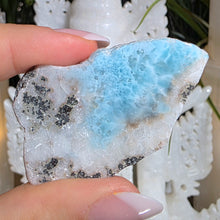Lade das Bild in den Galerie-Viewer, Larimar Rohstein
