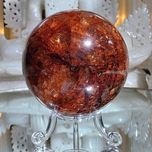 Lade das Bild in den Galerie-Viewer, Feuerquarz Kugel mit Stand
