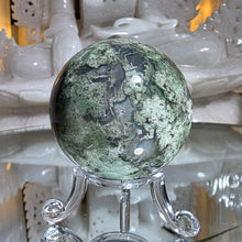 Lade das Bild in den Galerie-Viewer, Moosachat Kugel mit Stand
