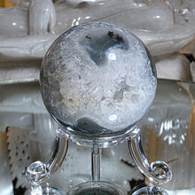 Lade das Bild in den Galerie-Viewer, Moosachat Kugel mit Stand
