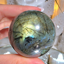 Lade das Bild in den Galerie-Viewer, Labradorit Kugel mit Stand
